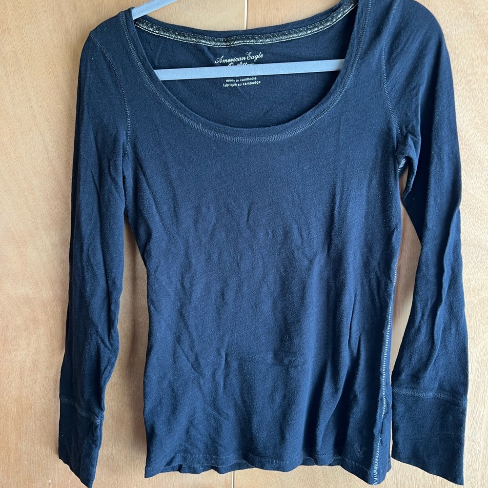 American Eagle Outfitters Black Scoop Neck Long Sleeve Tee 2012 Medium
